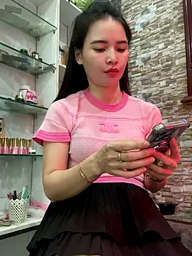 Snapshot of Phale2x chatting on 11-15-25, 08:33 Phale2x online show from 11-15-25, 08:33