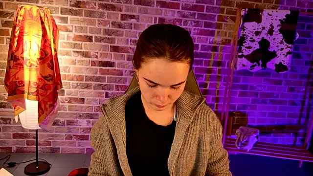 Snapshot of May_Bloom chatting on 10-19-25, 10:05 May Bloom online show from 10-19-25, 10:05