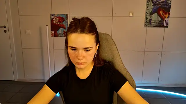 Snapshot of May_Bloom chatting on 10-21-25, 05:30 May Bloom online show from 10-21-25, 05:30