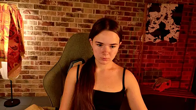 Snapshot of May_Bloom chatting on 10-24-25, 05:15 May Bloom online show from 10-24-25, 05:15