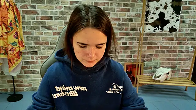 Snapshot of May_Bloom chatting on 10-25-25, 05:15 May Bloom online show from 10-25-25, 05:15