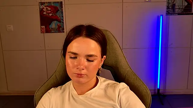 Snapshot of May_Bloom chatting on 10-27-25, 05:17 May Bloom online show from 10-27-25, 05:17