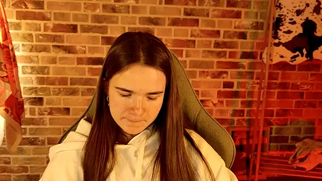 Snapshot of May_Bloom chatting on 10-28-25, 01:14 May Bloom online show from 10-28-25, 01:14