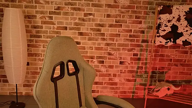 Snapshot of May_Bloom chatting on 11-08-25, 05:18 May Bloom online show from 11-08-25, 05:18