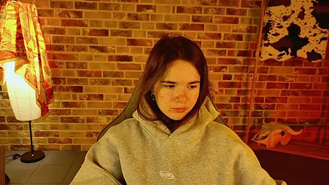 Snapshot of May_Bloom chatting on 11-13-25, 05:17 May Bloom online show from 11-13-25, 05:17