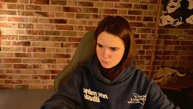 Snapshot of May_Bloom chatting on 11-21-25, 05:17 May Bloom online show from 11-21-25, 05:17