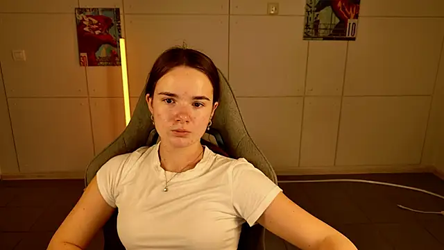 Snapshot of May_Bloom chatting on 11-22-25, 05:06 May Bloom online show from 11-22-25, 05:06