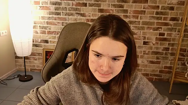 Snapshot of May_Bloom chatting on 12-17-25, 05:02 May Bloom online show from 12-17-25, 05:02