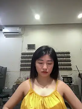 Yiyi cute online show from 10-17-25, 10:29