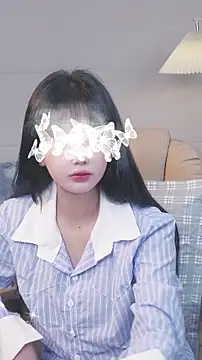 Yiyi cute online show from 10-18-25, 06:16