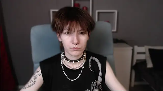 guitarandangell online show from 11-12-25, 04:02