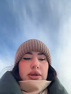 KiraSunshine online show from 11-25-25, 03:50