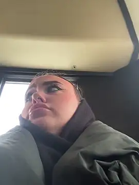 KiraSunshine online show from 12-20-25, 03:46