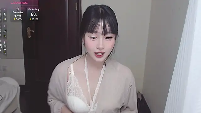 Xiaowen-wen online show from 10-18-25, 12:06