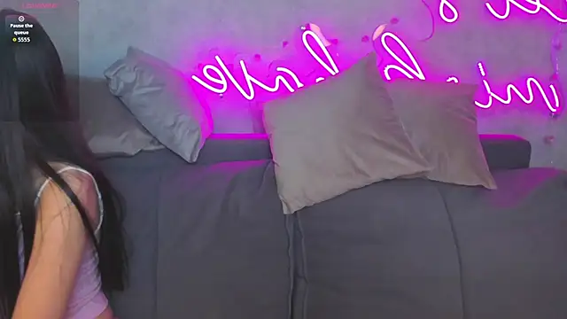 Eva Mayers online show from 11-13-25, 01:15