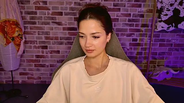 KiraVair online show from 11-25-25, 05:18