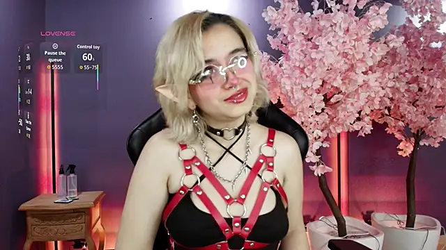 Navier   online show from 11-08-25, 07:56