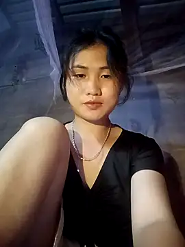 Snapshot of huhu-lele chatting on 10-24-25, 12:12 huhu-lele online show from 10-24-25, 12:12