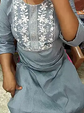 Snapshot of Tamil_Rani03 chatting on 12-14-25, 04:23 Tamil Rani03 online show from 12-14-25, 04:23