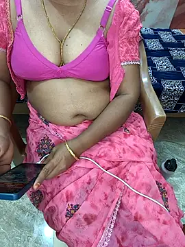 Snapshot of Tamil_Rani03 chatting on 12-15-25, 11:20 Tamil Rani03 online show from 12-15-25, 11:20