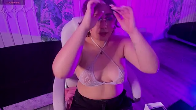 littlee red online show from 04-13-26, 08:03