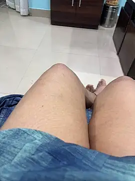 heenashai online show from 11-19-25, 10:59