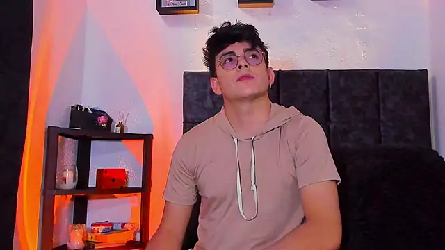 Theo Noxxx online show from 10-22-25, 07:46