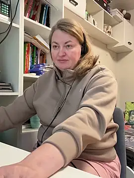 Amelia-Diamond online show from 12-18-25, 08:31