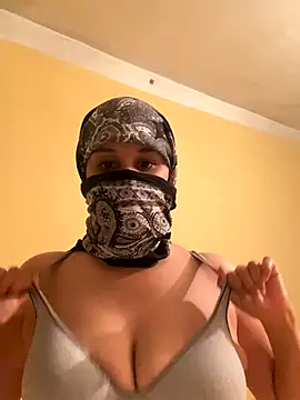 Snapshot of SaraChouchou chatting on 10-30-25, 11:38 SaraChouchou online show from 10-30-25, 11:38