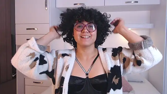 MartiRuis10 online show from 11-21-25, 09:57