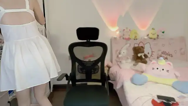 Onecutelittle online show from 11-08-25, 01:17