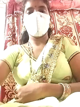 Snapshot of thanuja- chatting on 10-25-25, 07:27 thanuja- online show from 10-25-25, 07:27