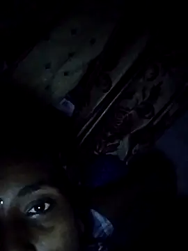 Snapshot of thanuja- chatting on 10-30-25, 06:30 thanuja- online show from 10-30-25, 06:30