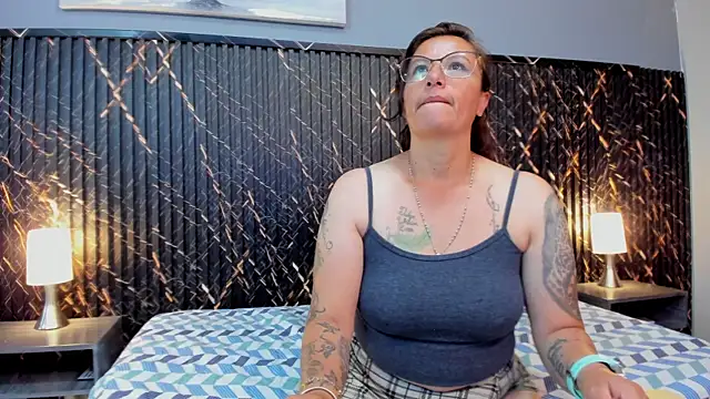 alice h4rt online show from 11-08-25, 12:49