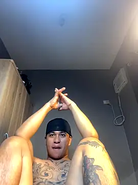 Snapshot of Sweet_Guy_tattoo chatting on 11-01-25, 02:19 Sweet Guy tattoo online show from 11-01-25, 02:19