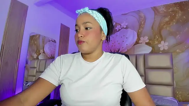 NahomiWalker  online show from 12-04-25, 07:22