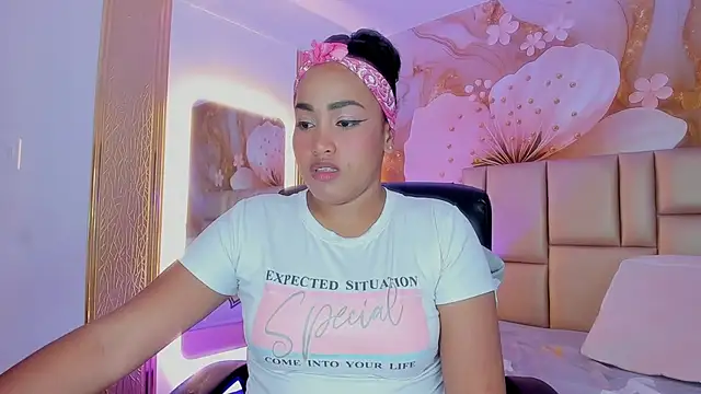 NahomiWalker  online show from 12-05-25, 07:32