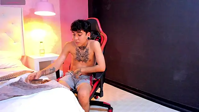 SantiOlsen online show from 11-07-25, 04:18