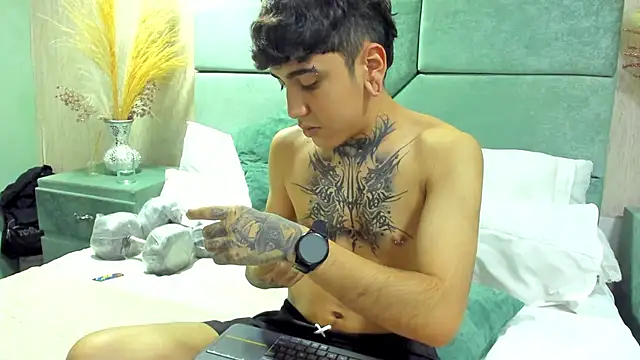 SantiOlsen online show from 12-20-25, 02:24