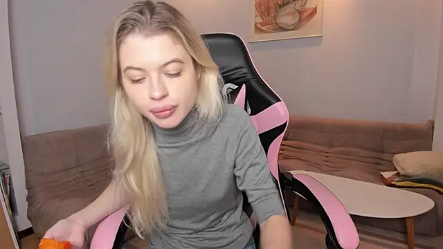 SofiiKiss online show from 10-19-25, 01:45