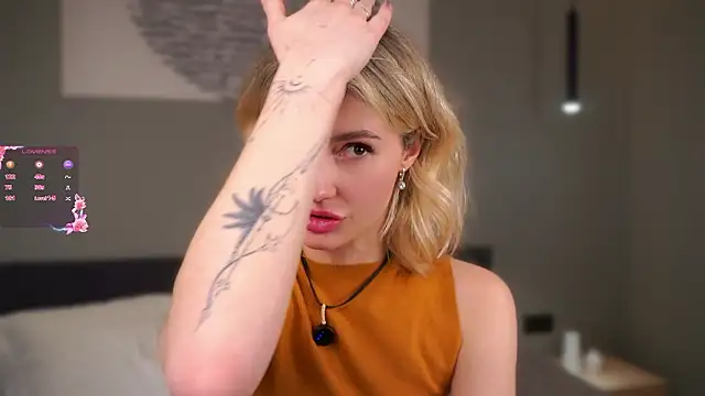 Snapshot of buvei chatting on 02-08-26, 12:08 buvei online show from 02-08-26, 12:08