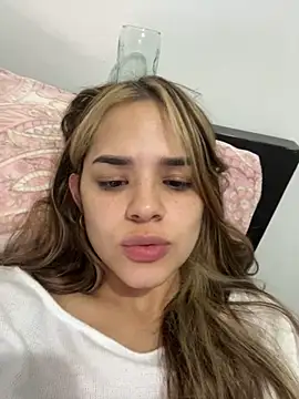 Sara Diamont online show from 10-25-25, 01:24