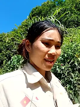 Bear bear0 online show from 10-27-25, 03:21