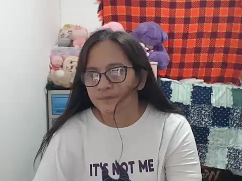 Snapshot of Kinkybela2025 chatting on 10-31-25, 03:57 Kinkybela2025 online show from 10-31-25, 03:57