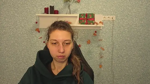 CuteEllii online show from 12-18-25, 05:24