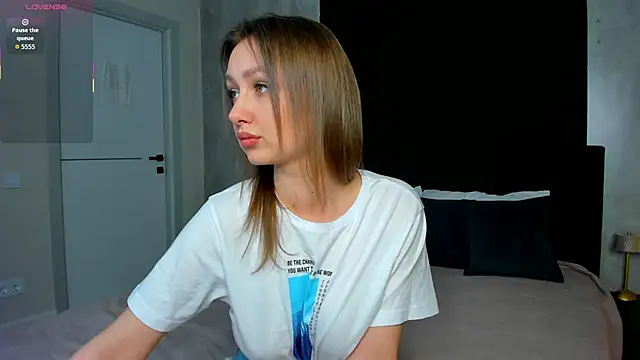 Holly Rays online show from 11-05-25, 08:47