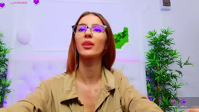 Snapshot of ElisaCharm chatting on 11-04-25, 04:44 ElisaCharm online show from 11-04-25, 04:44