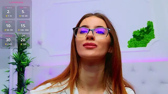 Snapshot of ElisaCharm chatting on 11-17-25, 03:34 ElisaCharm online show from 11-17-25, 03:34