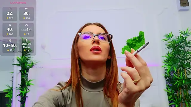 Snapshot of ElisaCharm chatting on 11-18-25, 03:45 ElisaCharm online show from 11-18-25, 03:45