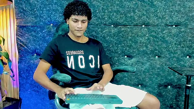 Snapshot of Iaan_Dalton_ chatting on 10-20-25, 07:58 Iaan Dalton online show from 10-20-25, 07:58